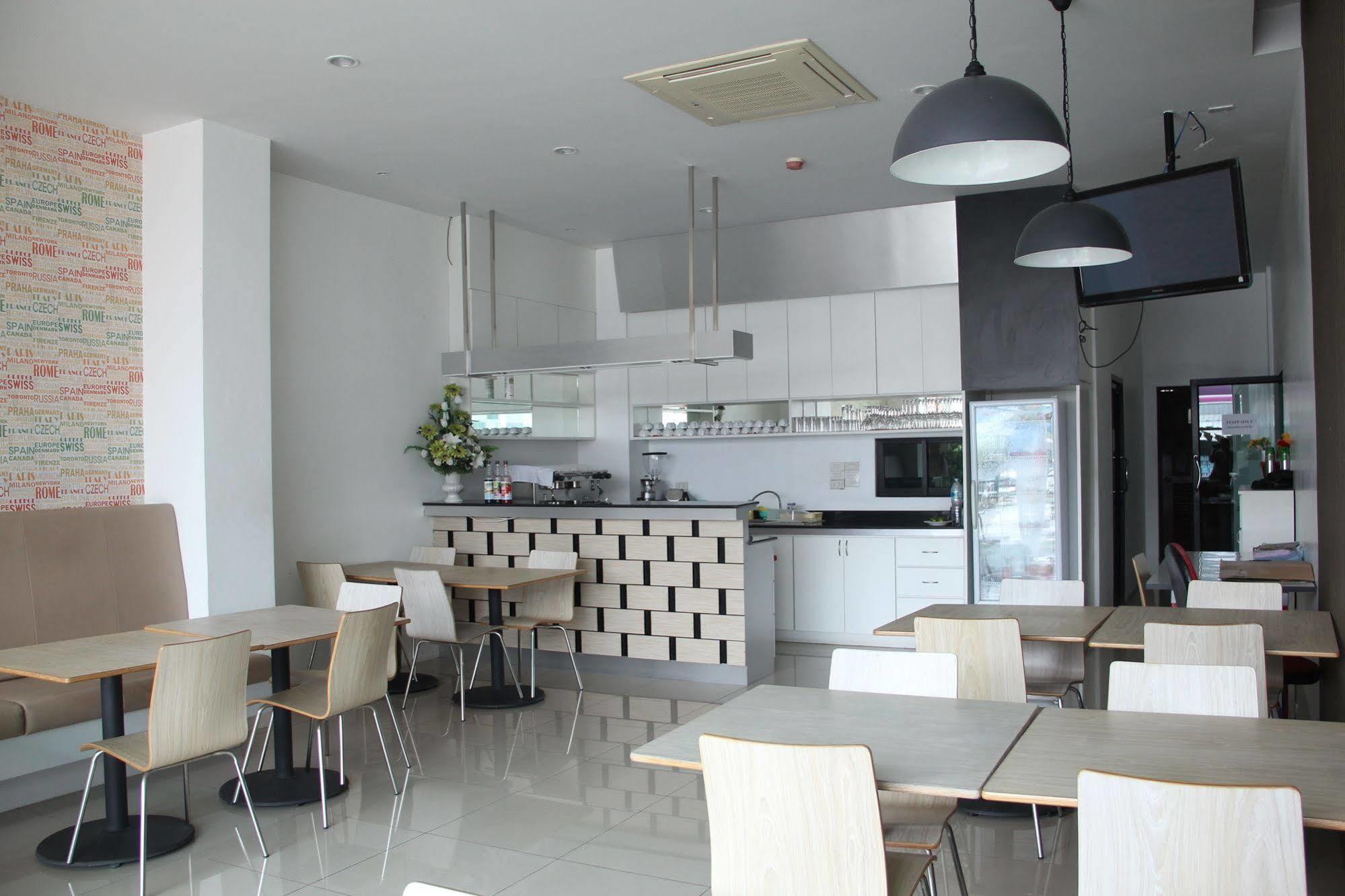 Sri Boutique Hotel Patong Bagian luar foto