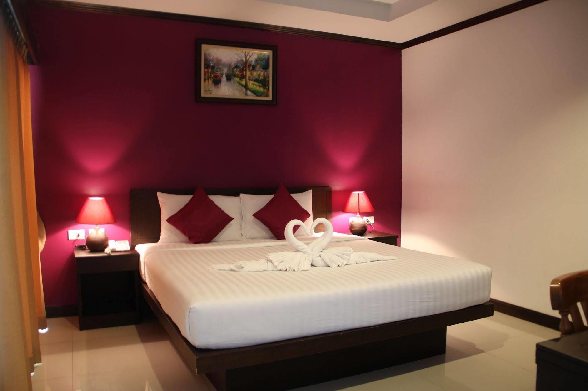 Sri Boutique Hotel Patong Bagian luar foto