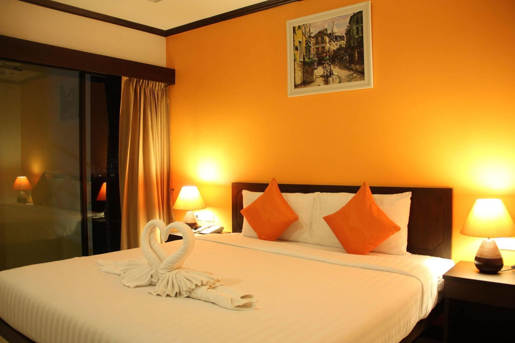 Sri Boutique Hotel Patong Bagian luar foto