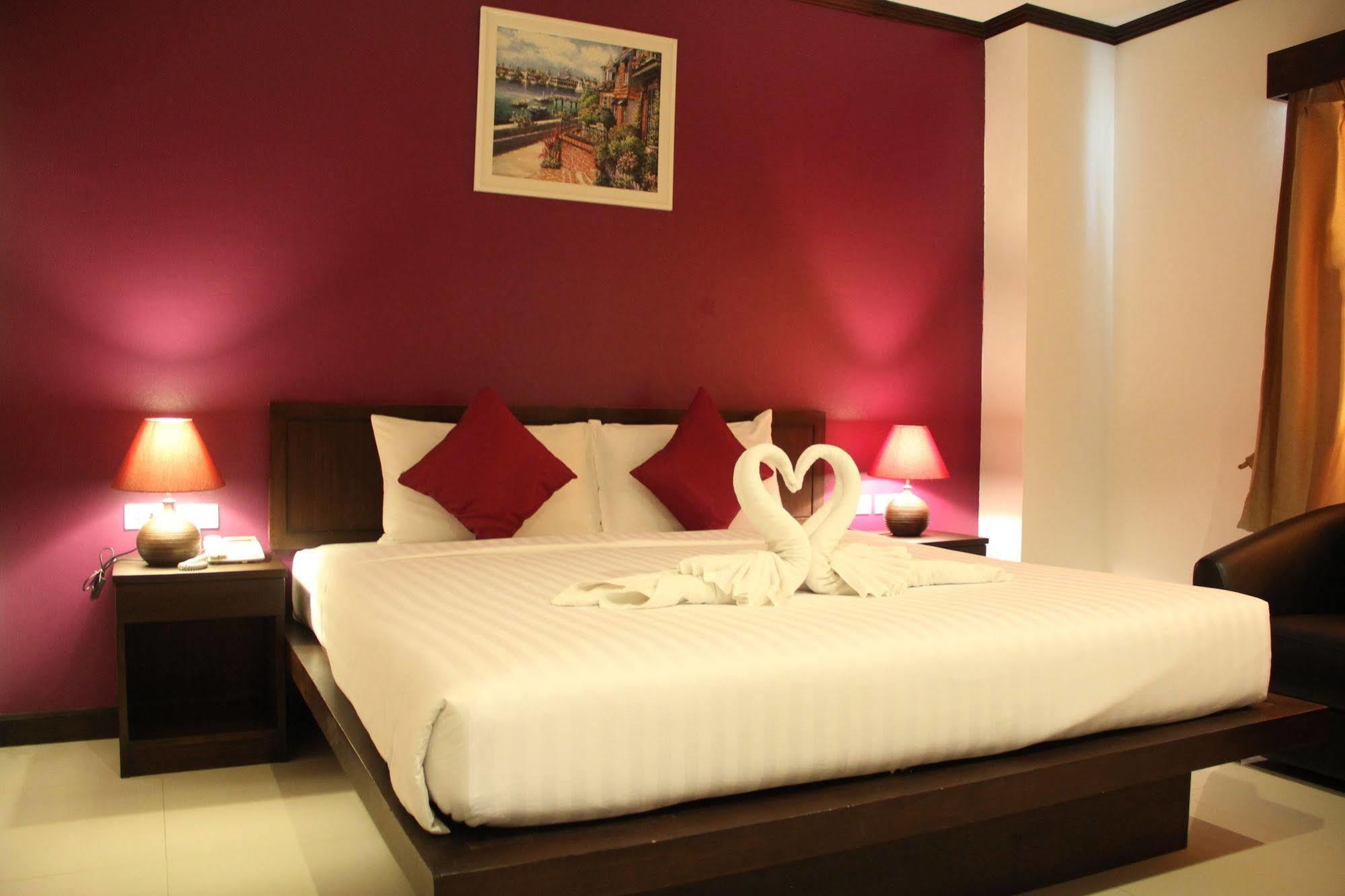 Sri Boutique Hotel Patong Bagian luar foto