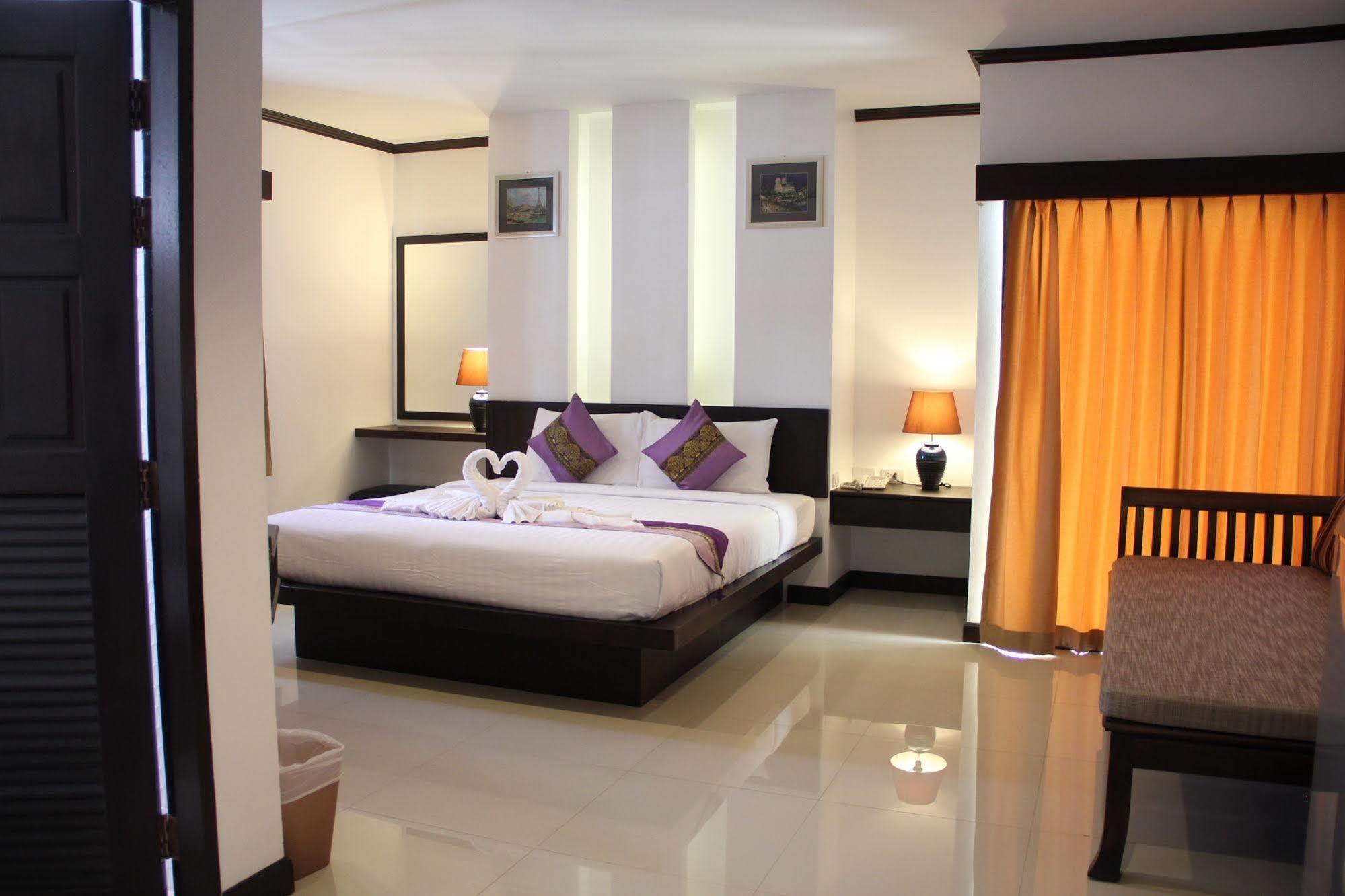 Sri Boutique Hotel Patong Bagian luar foto