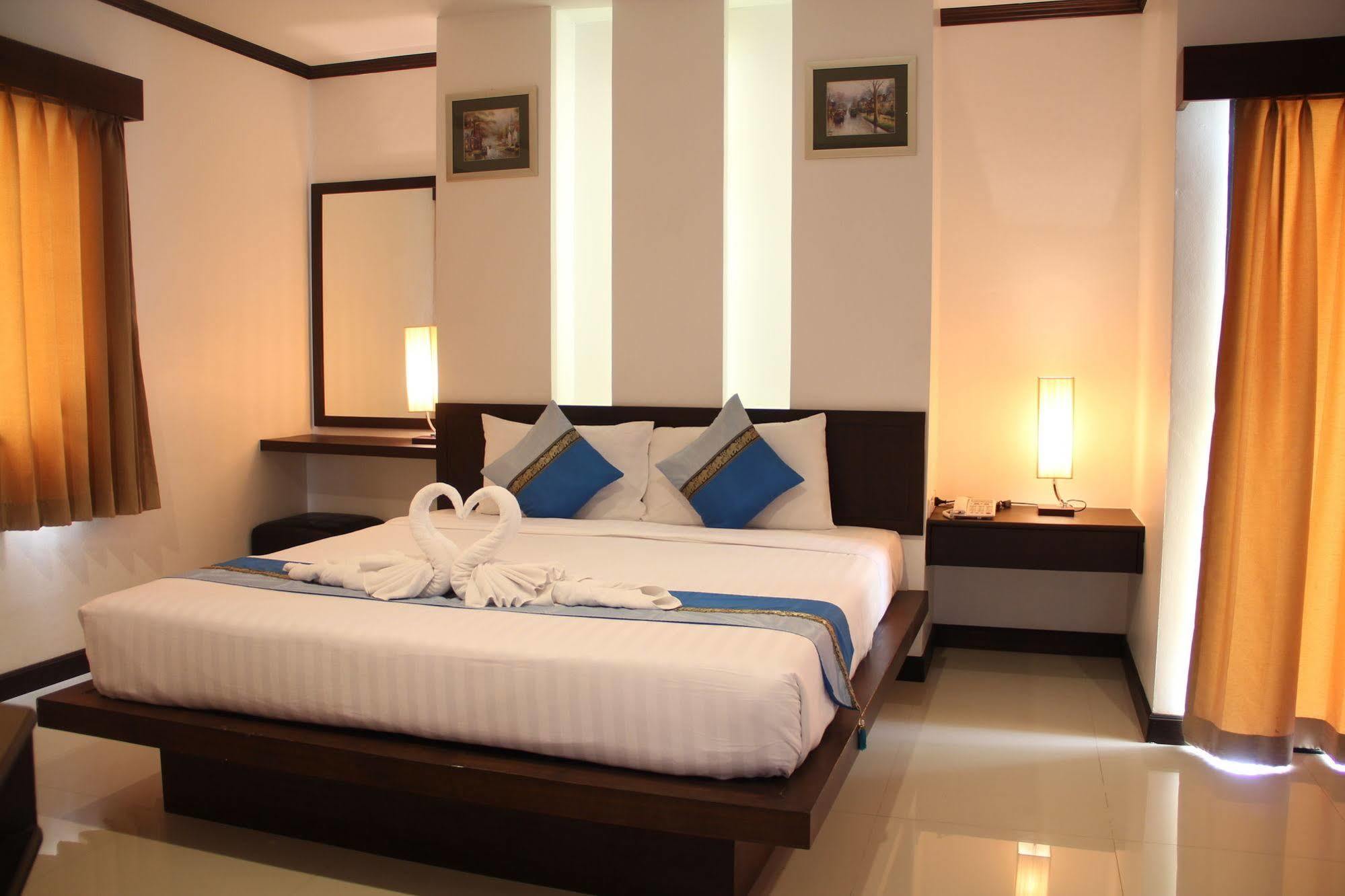 Sri Boutique Hotel Patong Bagian luar foto