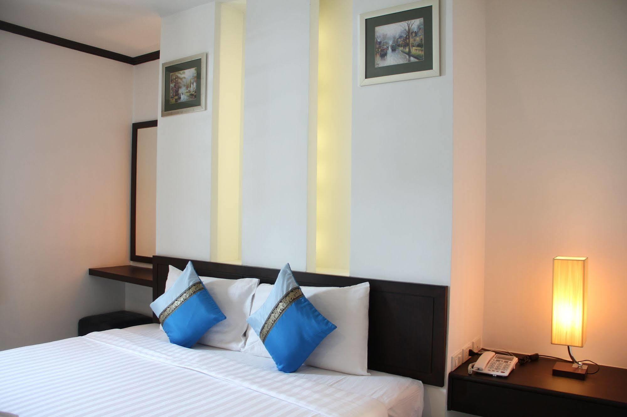 Sri Boutique Hotel Patong Bagian luar foto