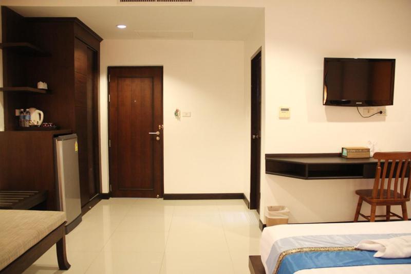 Sri Boutique Hotel Patong Bagian luar foto