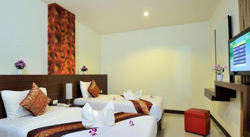 Sri Boutique Hotel Patong Bagian luar foto