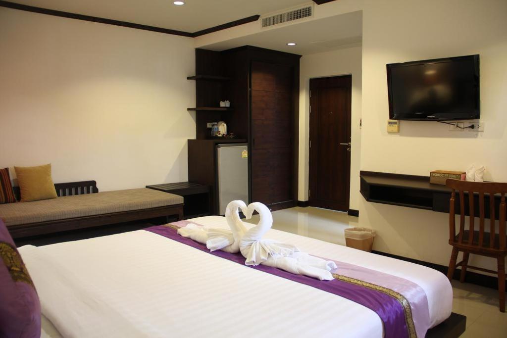 Sri Boutique Hotel Patong Bagian luar foto