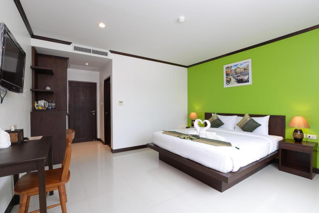 Sri Boutique Hotel Patong Bagian luar foto