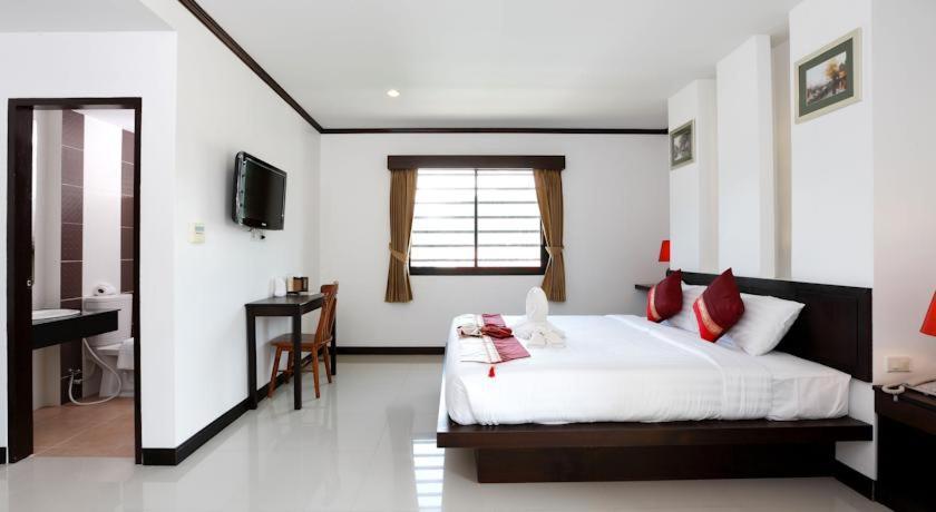 Sri Boutique Hotel Patong Bagian luar foto