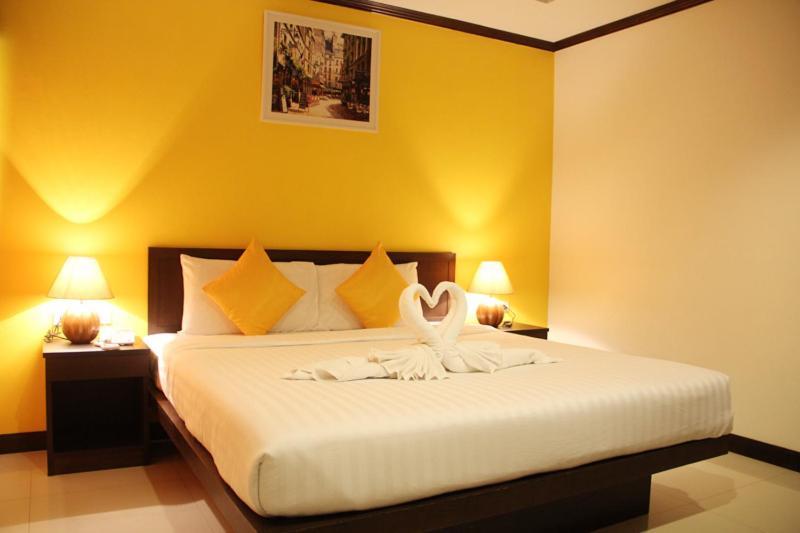 Sri Boutique Hotel Patong Bagian luar foto