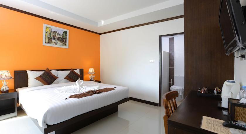 Sri Boutique Hotel Patong Bagian luar foto