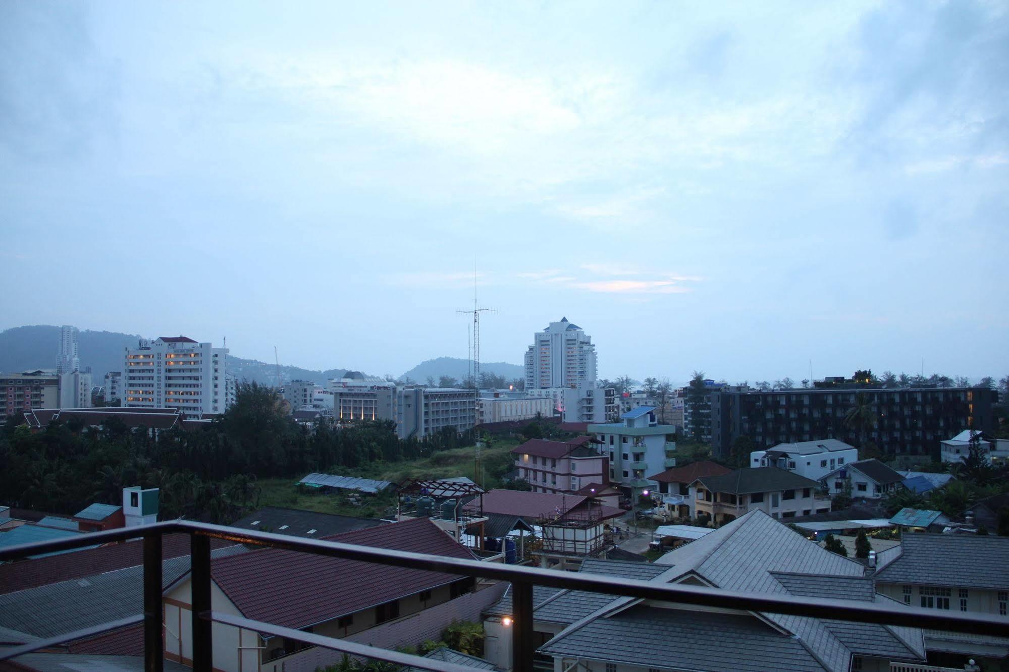 Sri Boutique Hotel Patong Bagian luar foto
