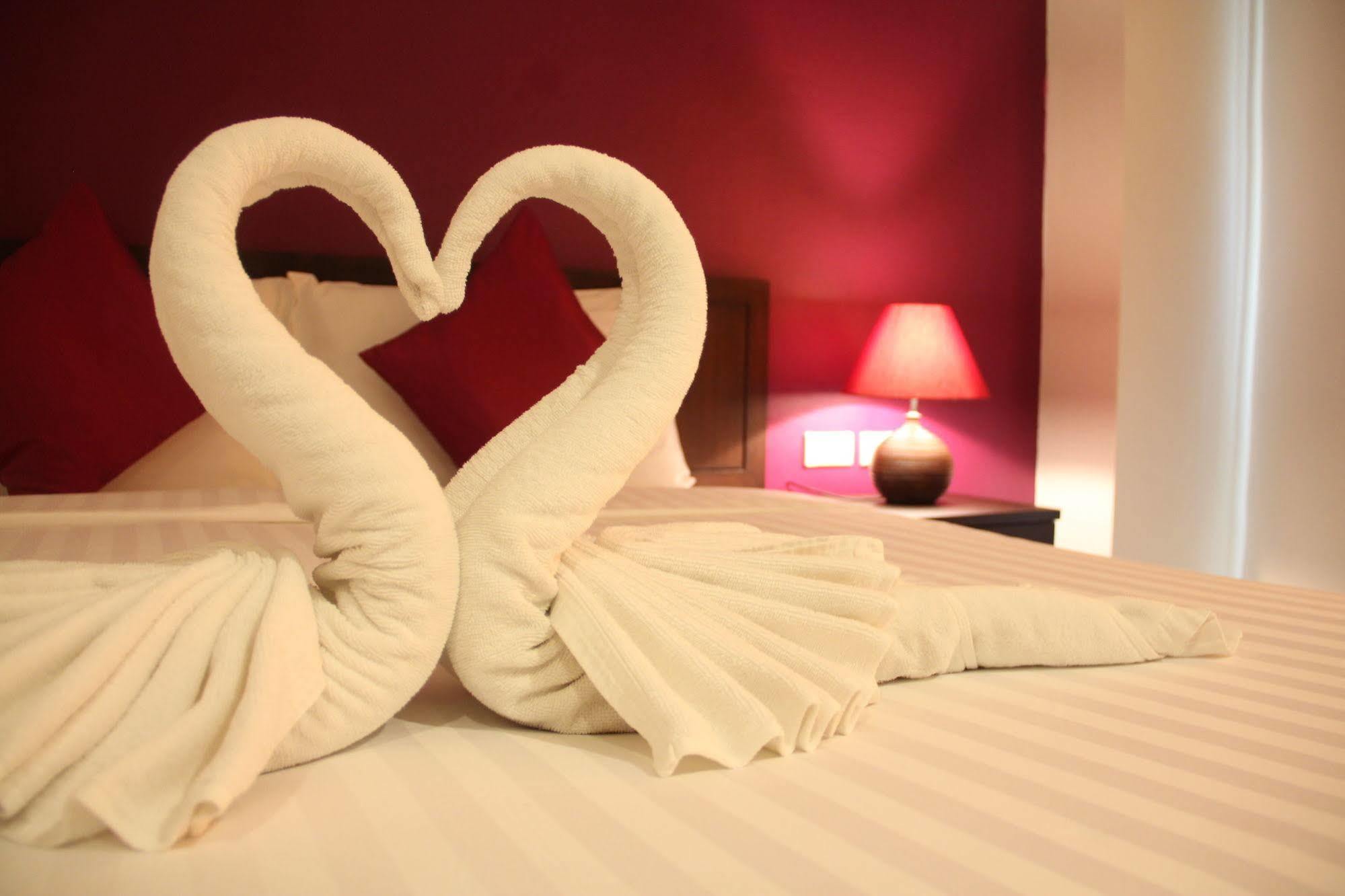 Sri Boutique Hotel Patong Bagian luar foto
