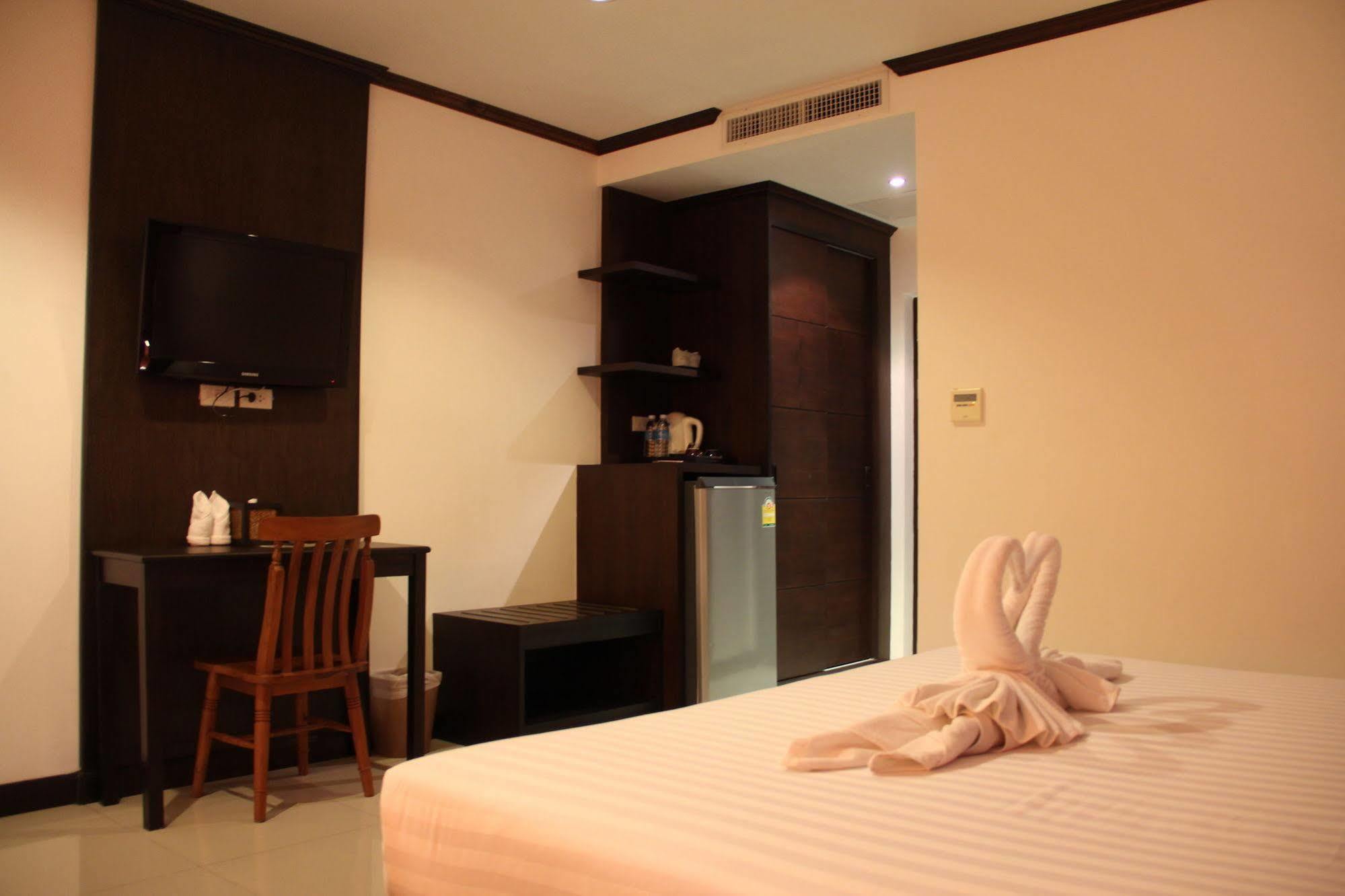 Sri Boutique Hotel Patong Bagian luar foto