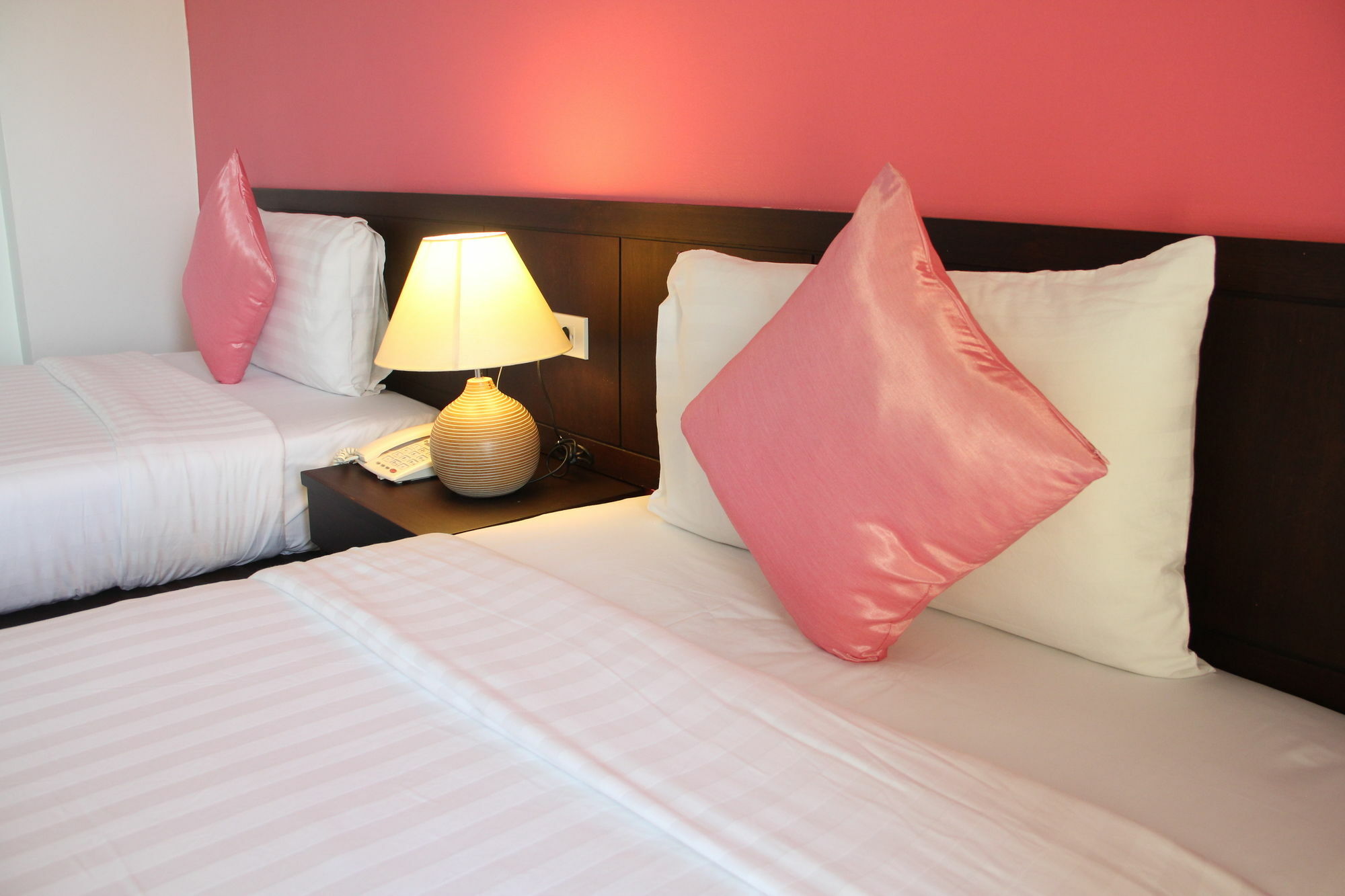 Sri Boutique Hotel Patong Bagian luar foto
