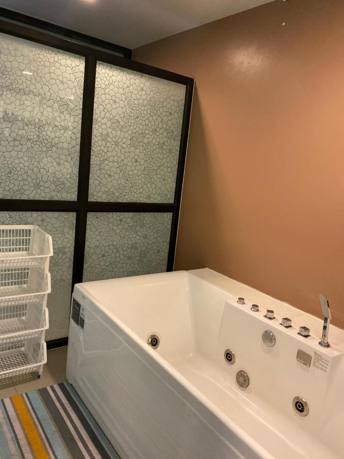 Sri Boutique Hotel Patong Bagian luar foto